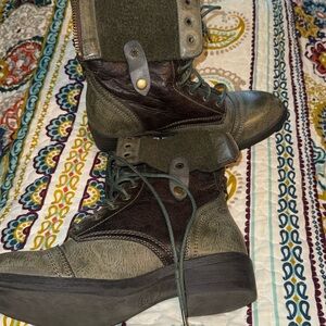 Green zip up boot with tie front